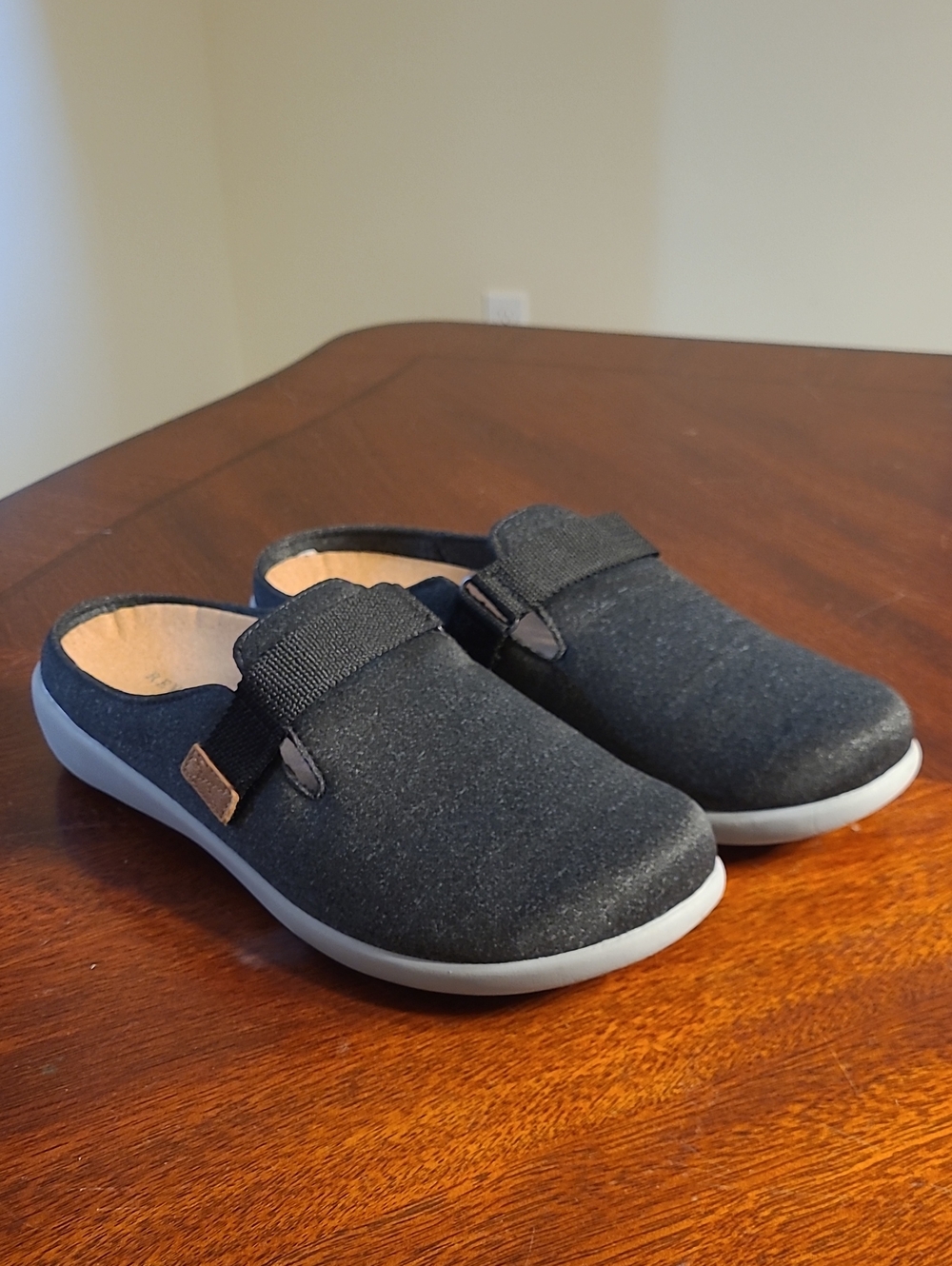 REVITALIGN Women's Naples Mules Black Slip-On Soft Jersey Clogs Adjustable Strap